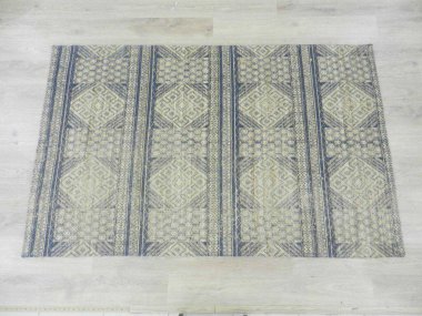 Yüksek çözünürlüklü modele ve renklere sahip orijinal el halıları ve halıları