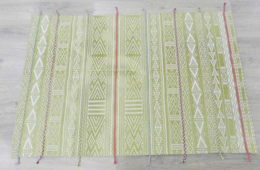 Yüksek çözünürlüklü modele ve renklere sahip orijinal el halıları ve halıları