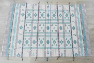 Yüksek çözünürlüklü modele ve renklere sahip orijinal el halıları ve halıları