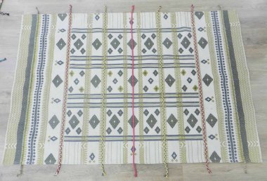 Yüksek çözünürlüklü modele ve renklere sahip orijinal el halıları ve halıları