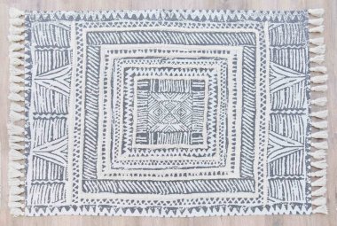 Yüksek çözünürlüklü modele ve renklere sahip orijinal el halıları ve halıları