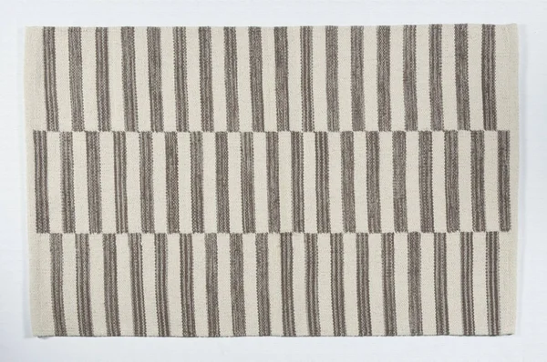 Yüksek çözünürlüklü modele ve renklere sahip orijinal el halıları ve halıları