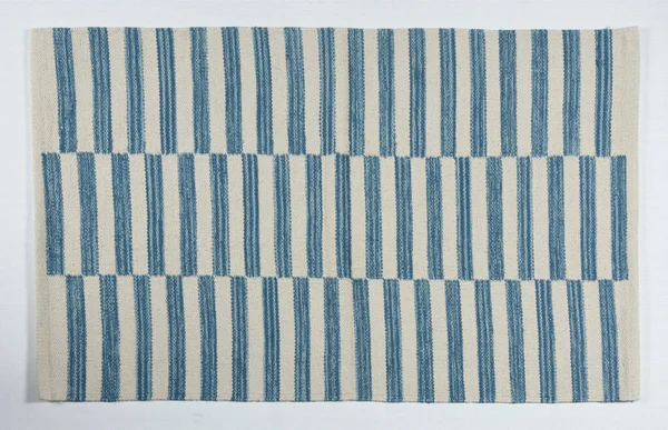 Yüksek çözünürlüklü modele ve renklere sahip orijinal el halıları ve halıları