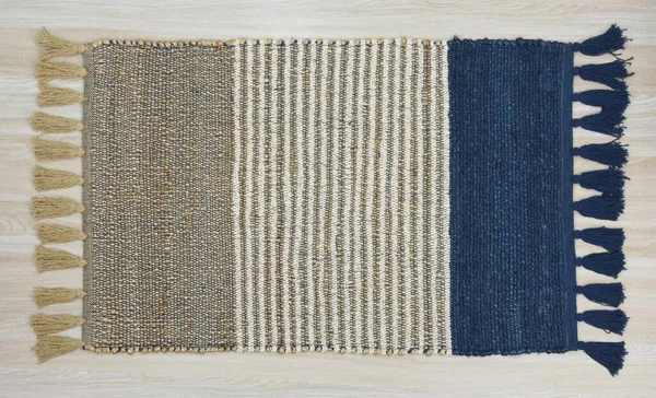 Yüksek çözünürlüklü modele ve renklere sahip orijinal el halıları ve halıları