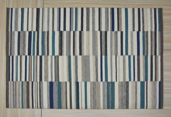 Yüksek çözünürlüklü modele ve renklere sahip orijinal el halıları ve halıları