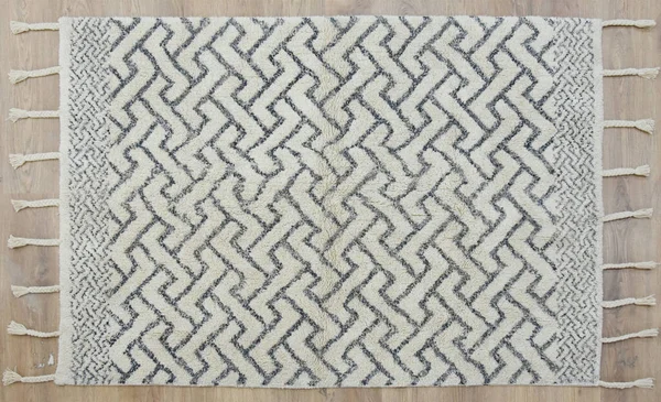 Yüksek çözünürlüklü modele ve renklere sahip orijinal el halıları ve halıları