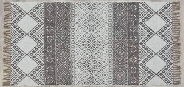 Yüksek çözünürlüklü modele ve renklere sahip orijinal el halıları ve halıları