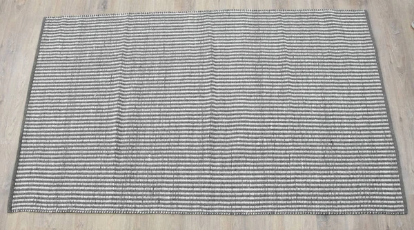 Yüksek çözünürlüklü modele ve renklere sahip orijinal el halıları ve halıları