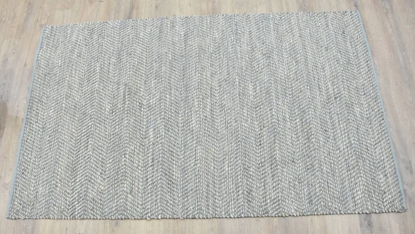 Yüksek çözünürlüklü modele ve renklere sahip orijinal el halıları ve halıları