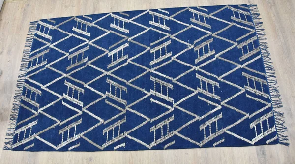 Yüksek çözünürlüklü modele ve renklere sahip orijinal el halıları ve halıları