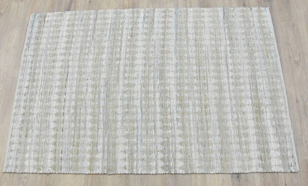 Yüksek çözünürlüklü modele ve renklere sahip orijinal el halıları ve halıları