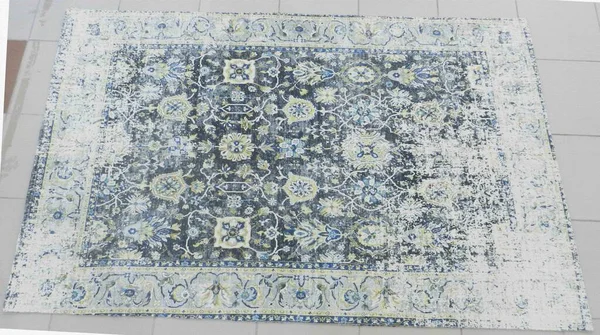 Yüksek çözünürlüklü modele ve renklere sahip orijinal el halıları ve halıları