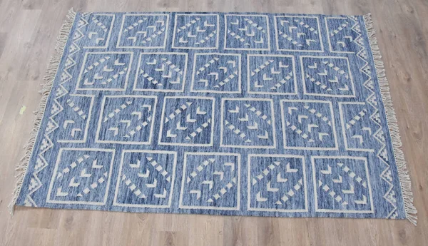 Yüksek çözünürlüklü modele ve renklere sahip orijinal el halıları ve halıları