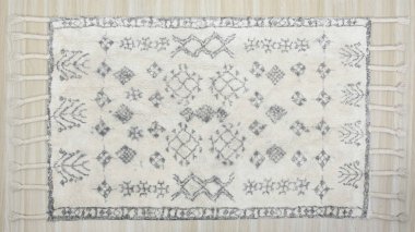 Yüksek çözünürlüklü modele ve renklere sahip orijinal el halıları ve halıları