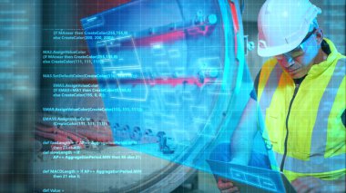 Koruyucu miğfer ve gözlük mühendisi teknolojiyle çalışıyor.