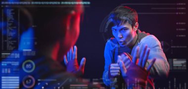 İki kişi kavga ediyor, sanal gerçeklik oyunu konsepti