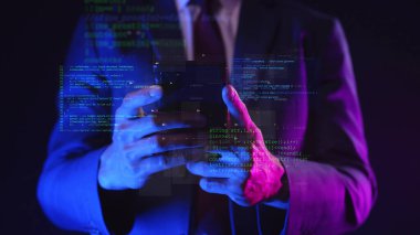 İnsan yeni hologram teknolojisi kullanıyor.