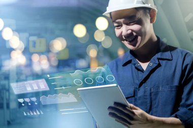 Genç Asyalı mühendis hologram teknolojisi kullanıyor.