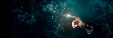 İnsan yeni hologram teknolojisi kullanıyor.