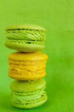 yeşil ve sarı macaroons  
