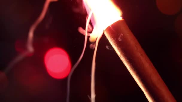 Explosion Smällare Närbild Pyroteknik Mörk Bakgrund Med Blinkande Ljus Fokus — Stockvideo