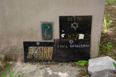 Polonya 'daki eski tarihi mezarlık