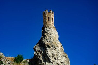 Slovakya 'daki şato kalıntıları Danube' de