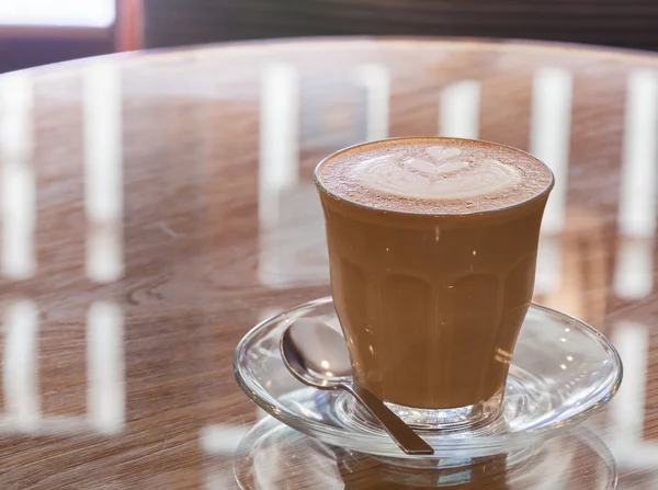 ラテアートでホット コーヒー — ストック写真