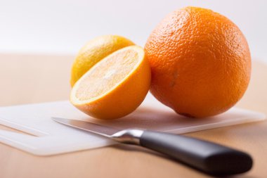 İzole portakal parçaları