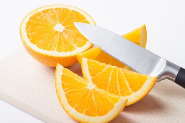 İzole portakal parçaları