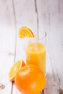 İzole portakal parçaları