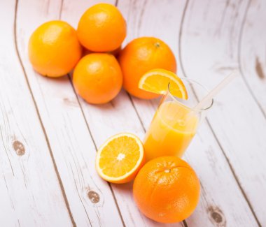 İzole portakal parçaları