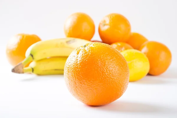 İzole portakal parçaları