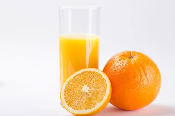 İzole portakal parçaları