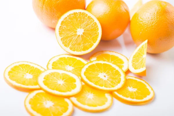 İzole portakal parçaları