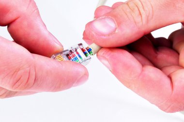 Internet yama aracını tel ve bağlayıcı makro ile