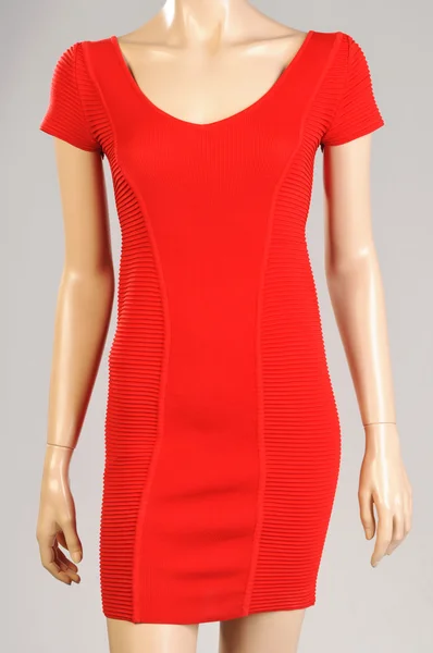 Красное платье женского манекена — стоковое фото
