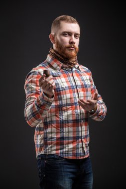 Zarif sakallı adam yasaktır boru tutarak