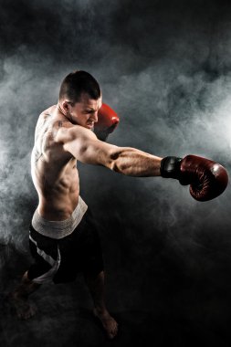 Kas kickbox veya muay Tay savaşçı duman Delme.