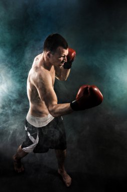 Kas kickbox veya muay Tay savaşçı duman Delme.