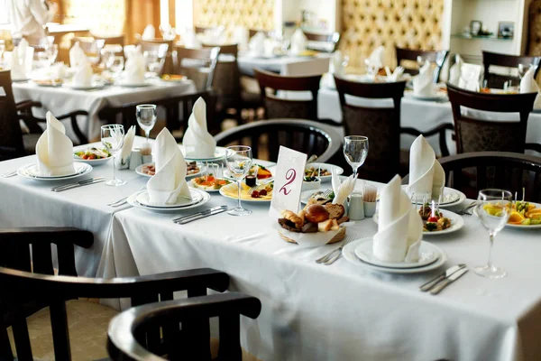 Table with food and drink — Stock Photo, Image