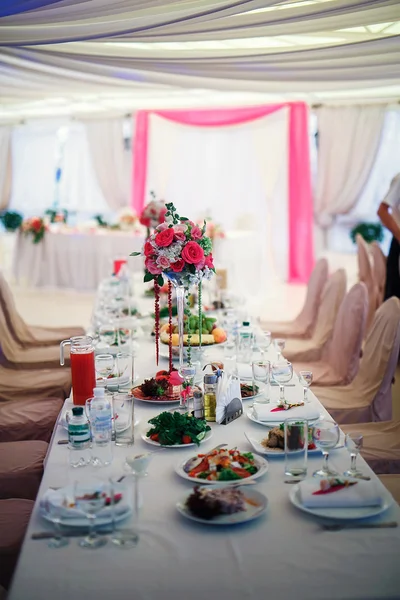 Table with food and drink — Stock Photo, Image