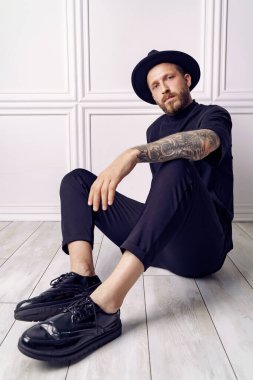 Stüdyodaki beyaz adam