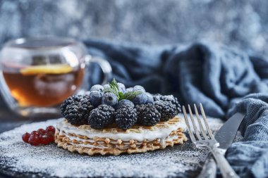 Yaban mersinli waffle.