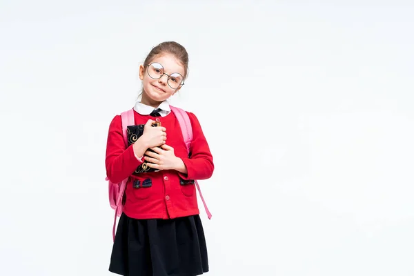 Чарівна дівчинка в червоній шкільній куртці, чорна сукня, рюкзак — стокове фото