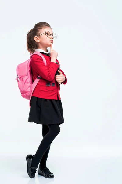 Adorable niña en chaqueta de escuela roja, vestido negro, mochila —  Fotos de Stock