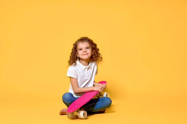 Active and happy Kid having fun with penny board, smiling face s — Stock Photo, Image