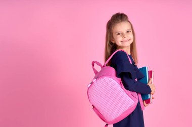 Okula geri dönüş konsepti Sevimli Conf 'un yarım portresi