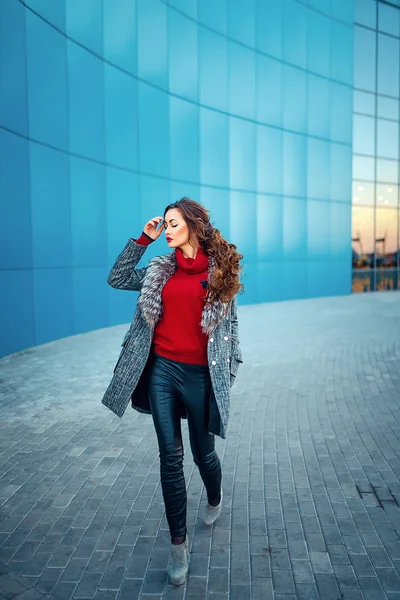 Hermosa chica de moda — Foto de Stock