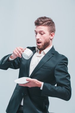 Şık takım elbise olarak şık yakışıklı portresi